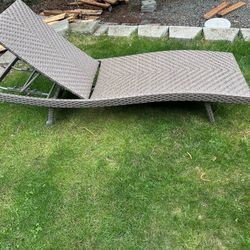 Outdoor lounge chair