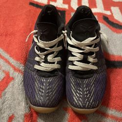 Kobe Bryant Shoes (Size 11)