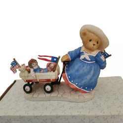 Cherished Teddies Martha Figurine 114123 Radio Flyer Wagon 2003 Flag Friendship
