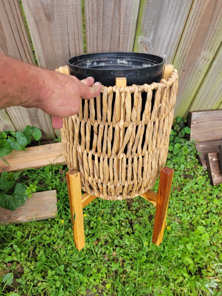 Plant Pot w/ Wicker Basket and Stand