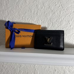 Louis Vuitton Capucines Card Holder