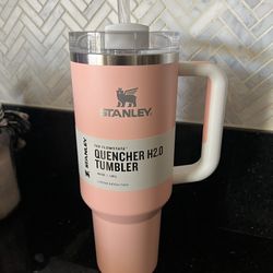 BRAND NEW* Stanley Quencher 40oz Tumbler - Coral in 2023