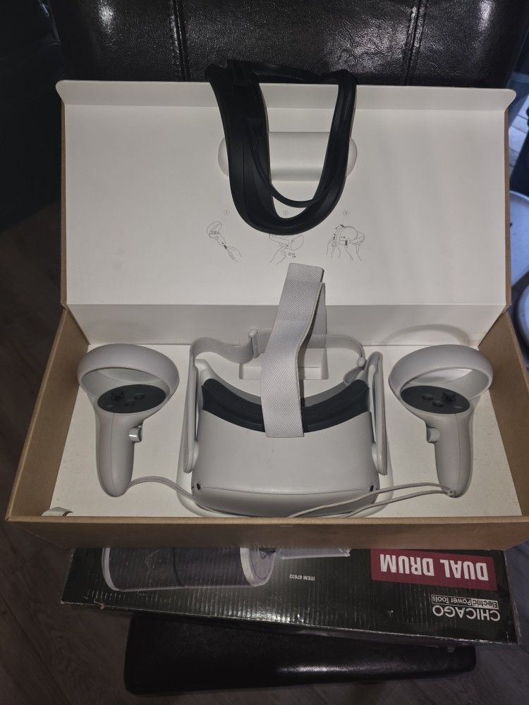 White Oculus Quest 2 VR Headset