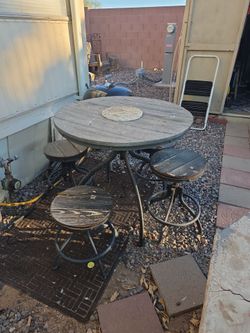 Table n' stools