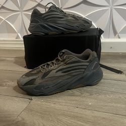 adidas Mens Yeezy Boost 700 V2 Geode