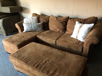 Sectional w movable chaise w large ottoman