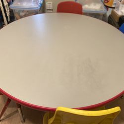 Round Wooden And Metal Table With 4 Chair