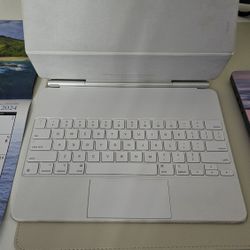 Apple Magic Keyboard - White 12.9in