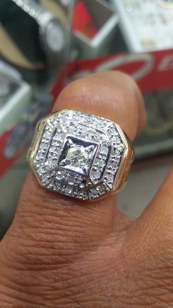 14k Gold Ring 7.8 grams . 50ct diamonds