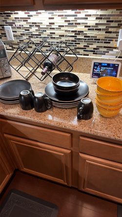 Black Ceramic Dinnerware Set with Mugs