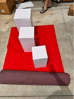 Selling metal stand sets – shape square – three pieces – with red carpet 20 feet long