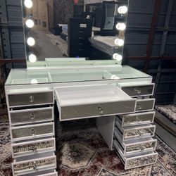 HOLLYWOOD VANITY CLEARANCE $699