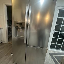Refrigerator 
