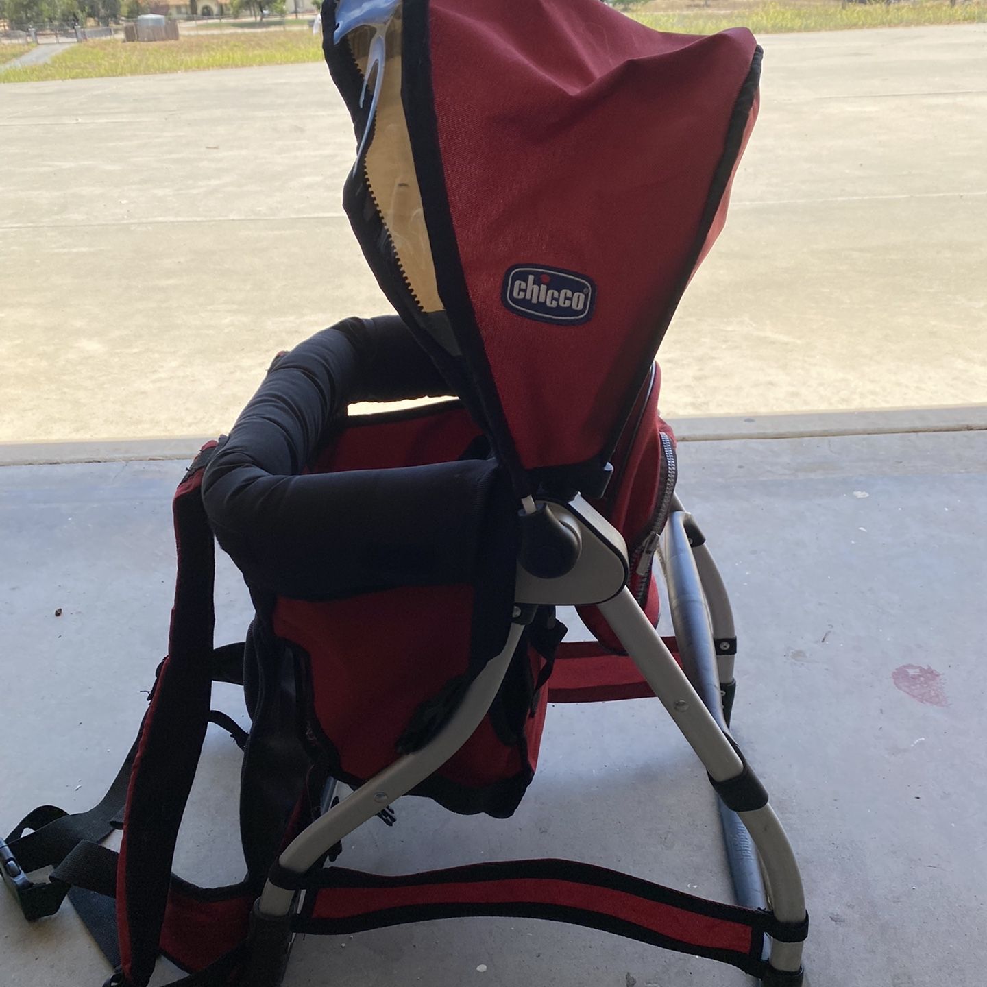 Chicco Hiking Carrier for Sale in Ramona CA OfferUp