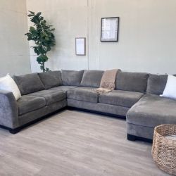 WE DELIVER! 🚚 - Macy’s Gray Modern Tufted U Sectional Couch with Chaise