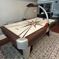 Air hockey table