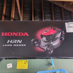 Honda gas lawn mower