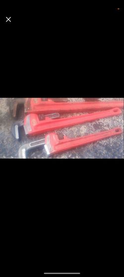 Pipe wrenches