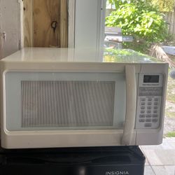 Hamilton beach White microwave