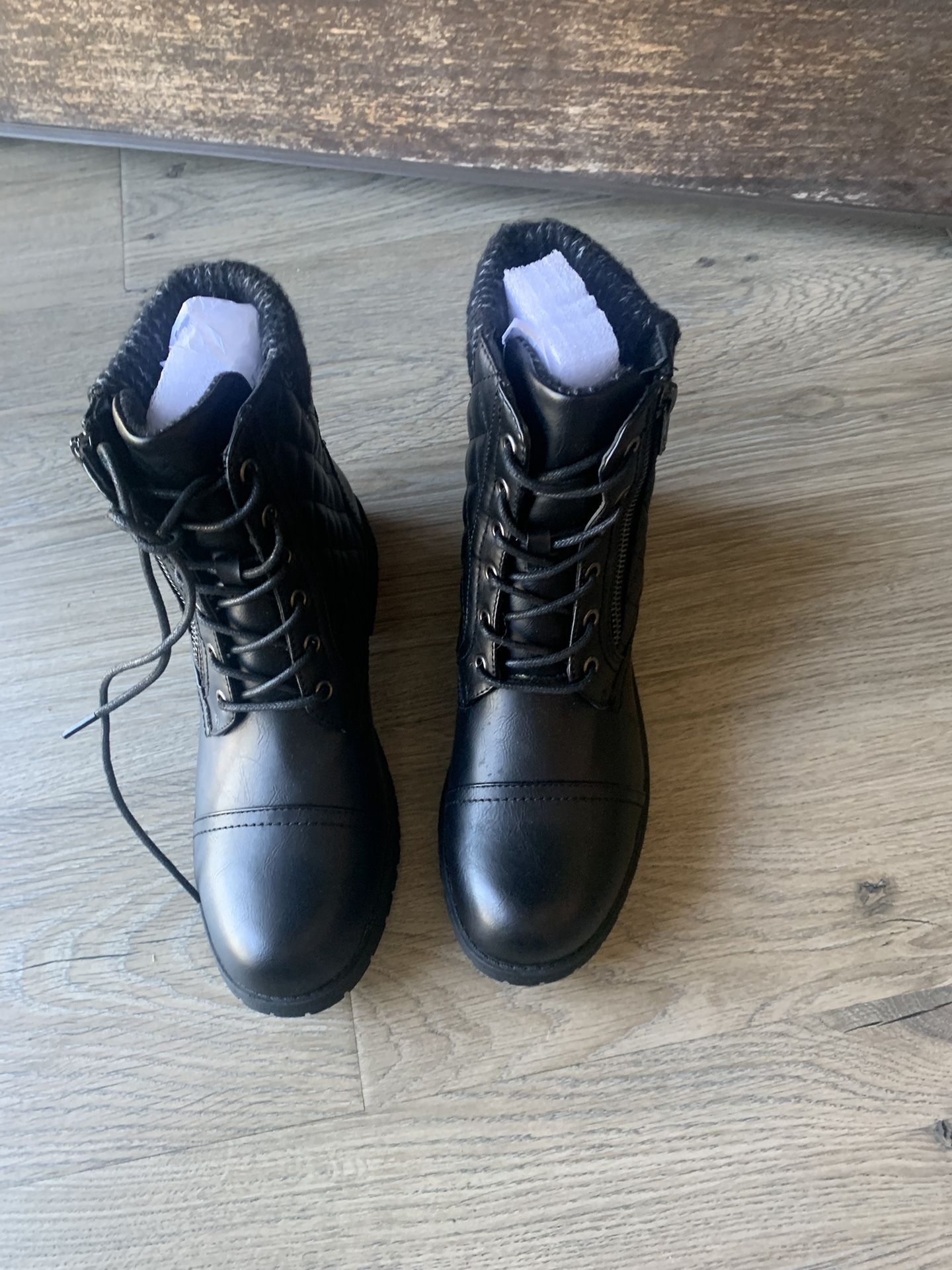 New Women Boots Size 8