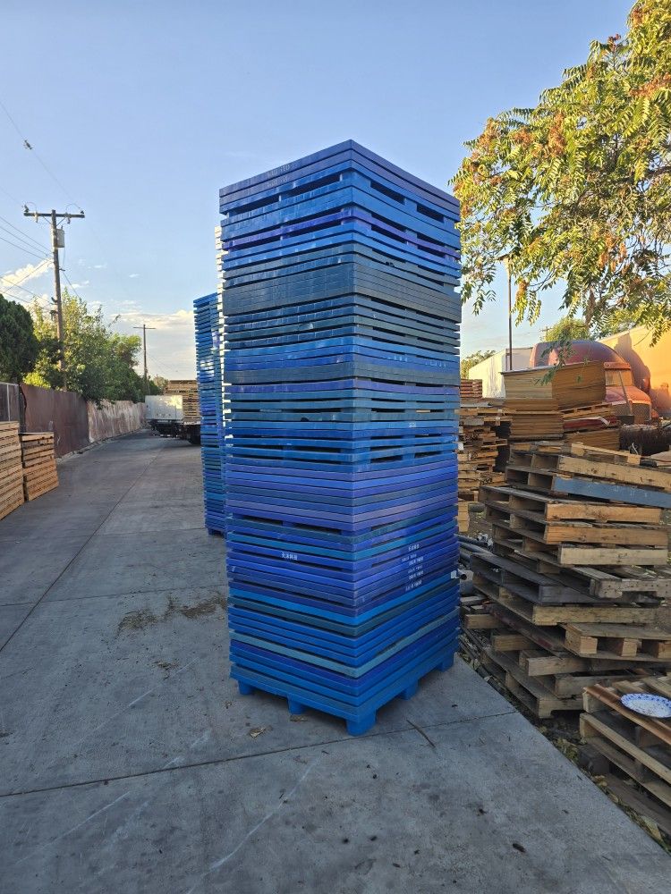 48X40 Nestables plastic pallets