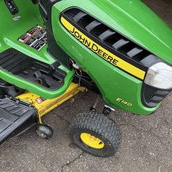 John Deere E140 Riding Lawn Mower 48” Deck 