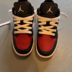 Big Kids Jordan 1 Low Size 3.5Y