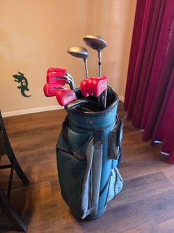 Vintage golden Ram golf set