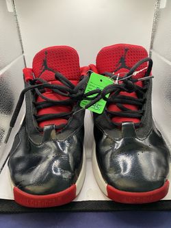 Size:  5.5 Youth. Jordan Max Aura 6 "Bred" sneakers