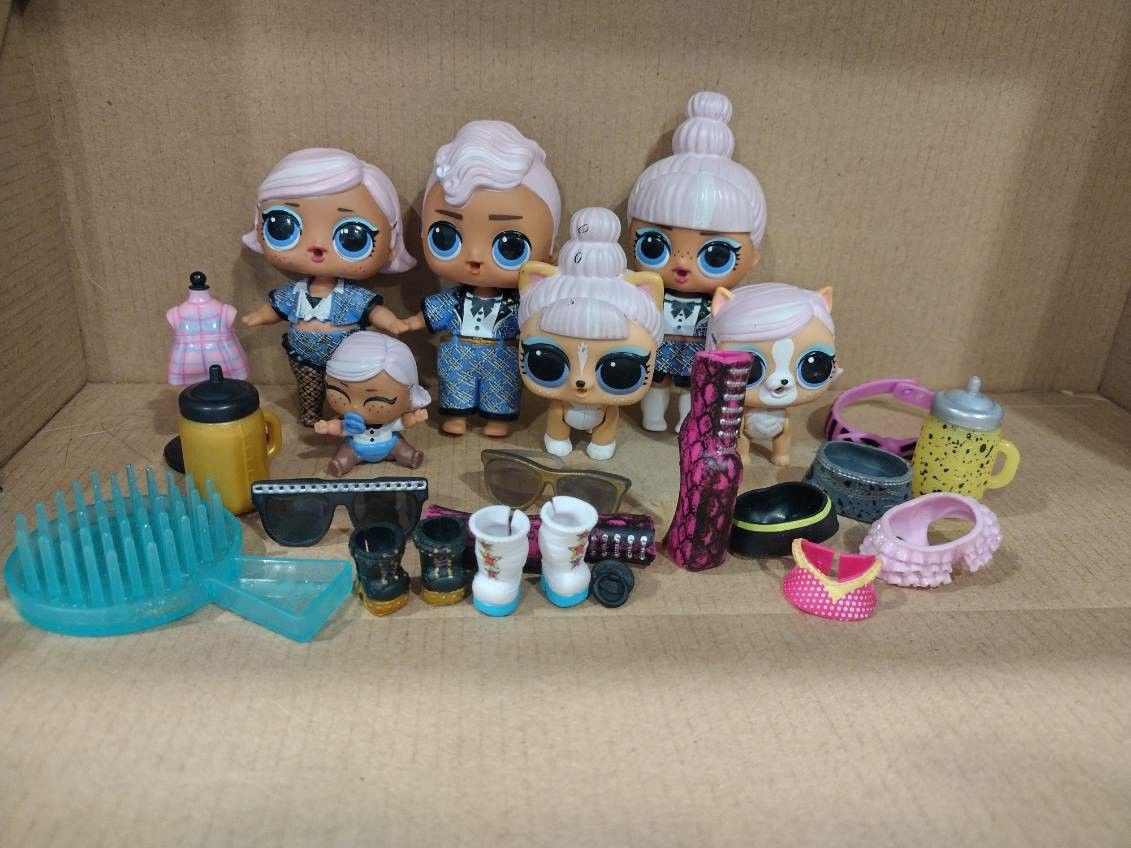 Lot of lol dolls, 