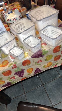 New food containers with colander