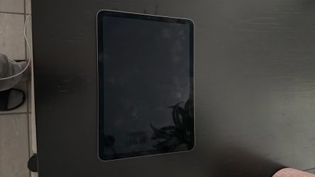 Apple tablet gen 4 model A2316 64 GB