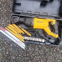 DeWalt DWE305 12amp Reciprocating Sawzall Saw(Unused with 7 blade's) For Pick Up Fremont Seattle. No Low Ball Offers Please. No Trades 