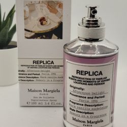 Maison Margiela 
'REPLICA' Afternoon Delight Eau de Toilette 
Warm Vanilla Madeleine 

3.4 fl 