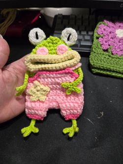 Frog pouch