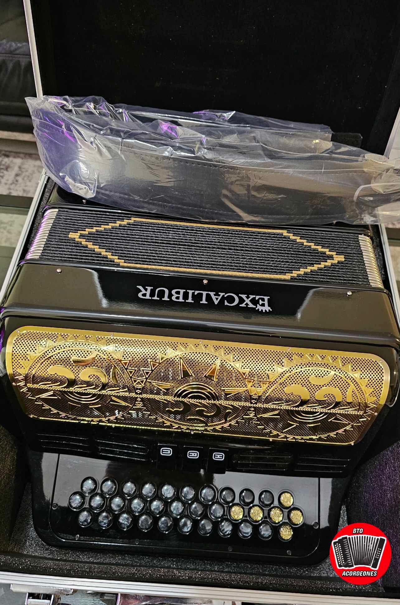 Excalibur Accordion/Acordeon Tono De FA