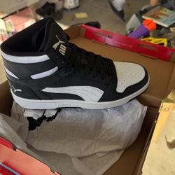 Brand New Men’s sz 9 Puma Sneakers