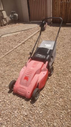 Black & Decker lawn hog corded electric lawn mower with bag