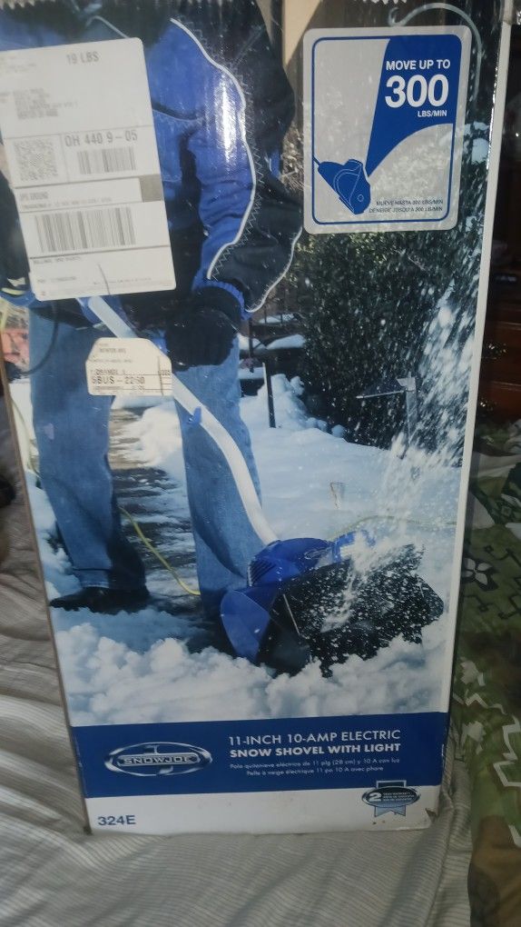 Snow Shovel With Light 11 Inch 10 Amp Electric