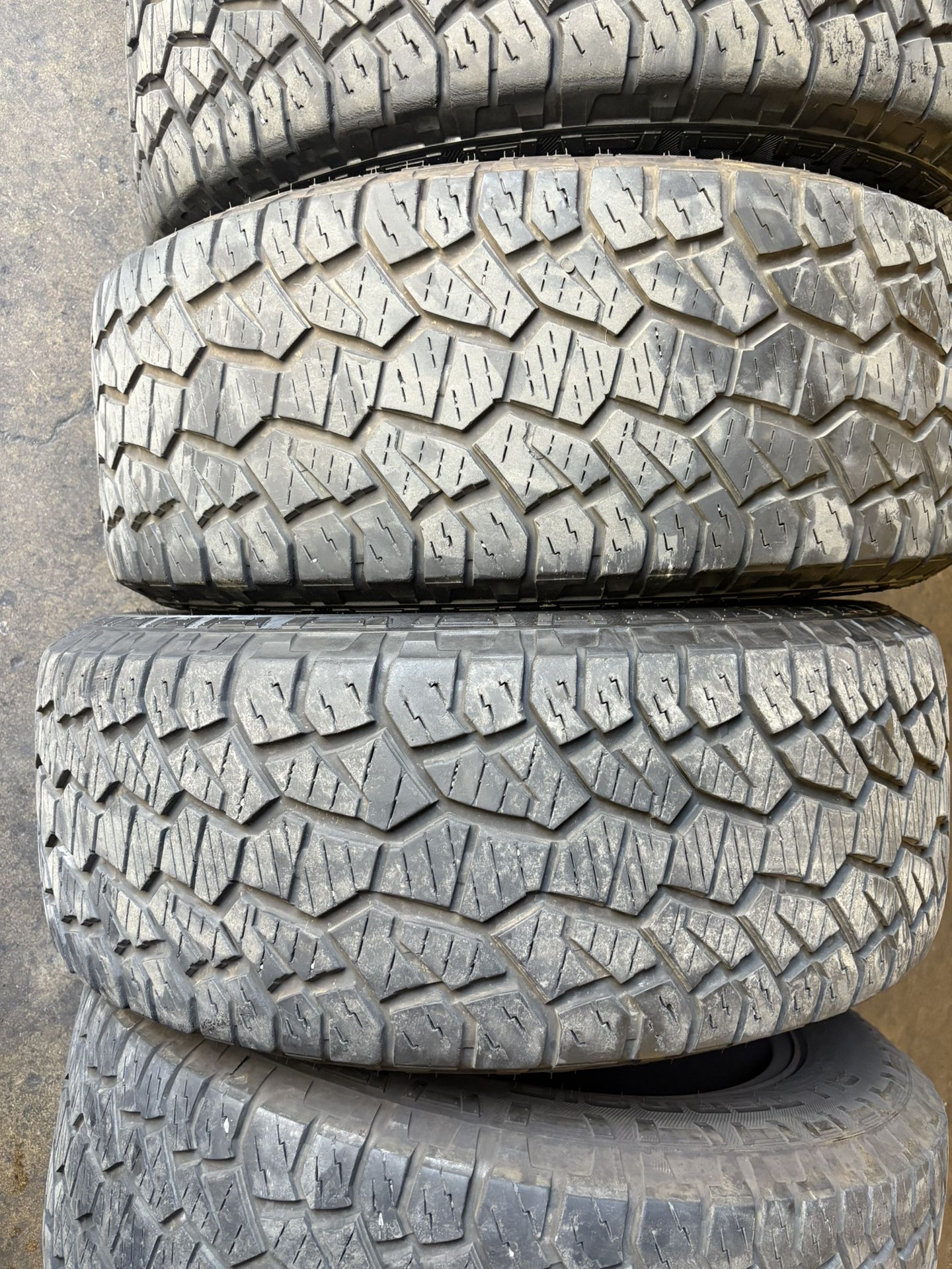 Tires 275-55r20 Pathfinder 80-85%