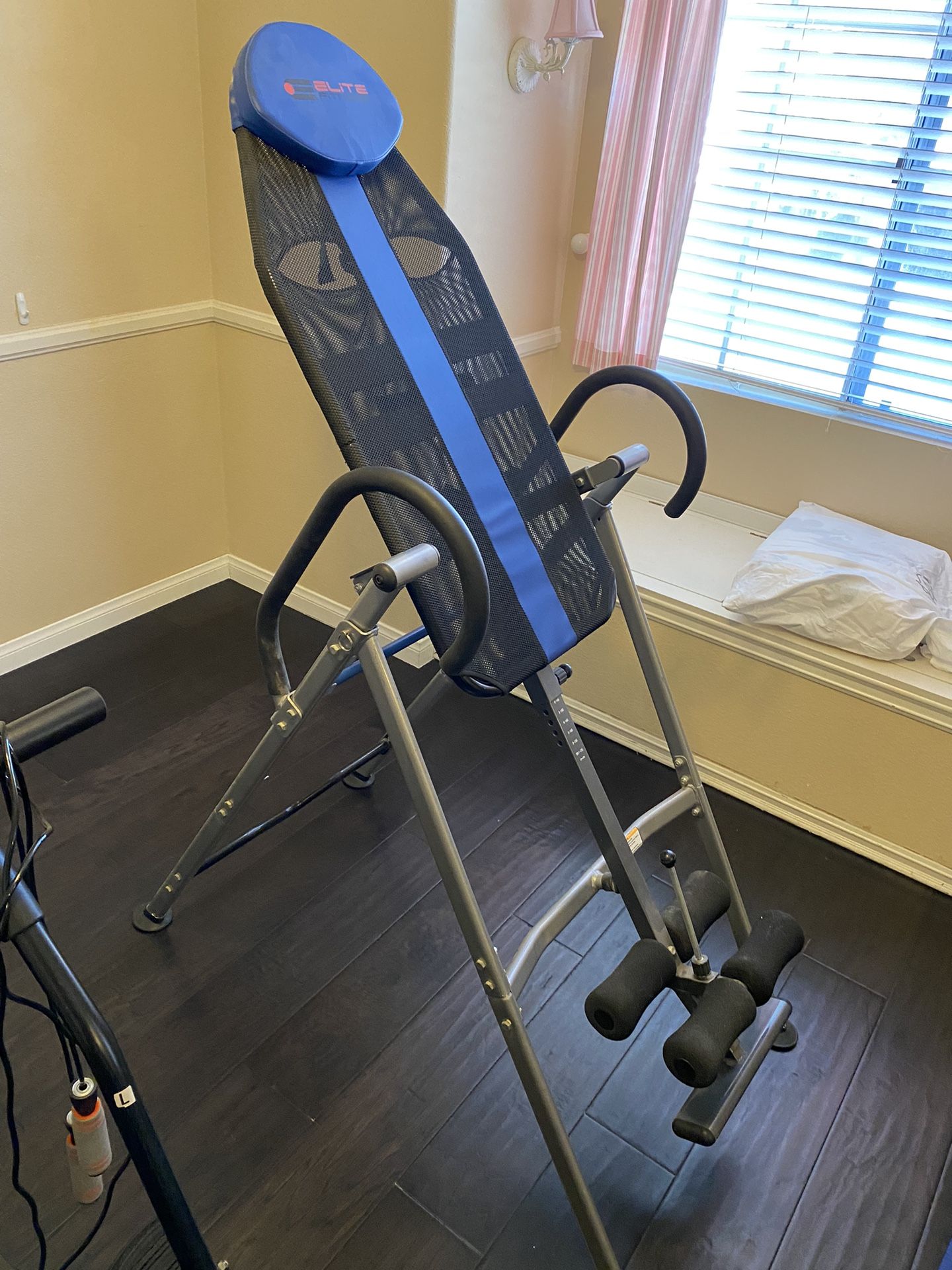 Back Stretcher Zero Gravity Exercise