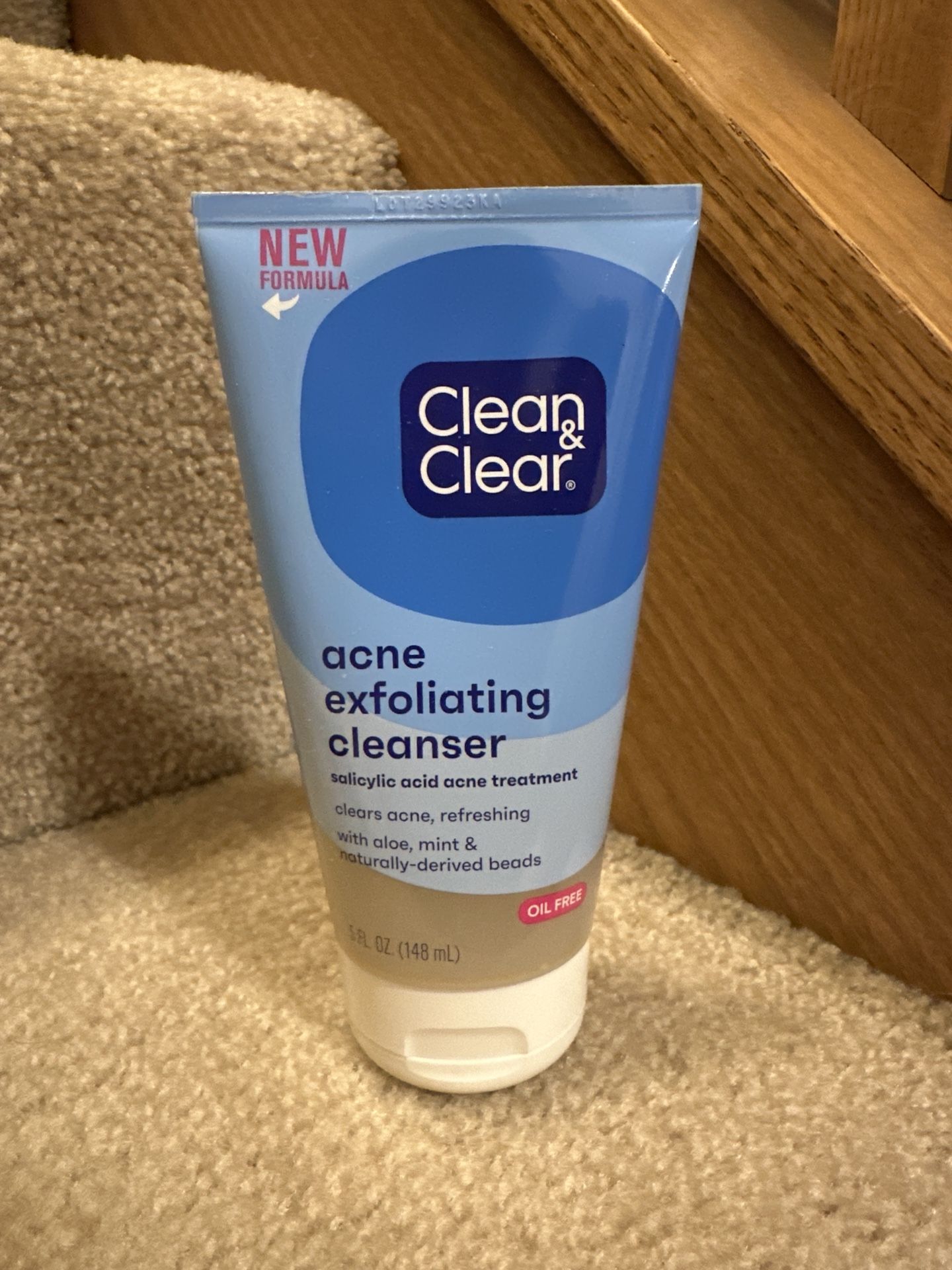 Clean & Clear Acne Exfoliating Cleanser new $6