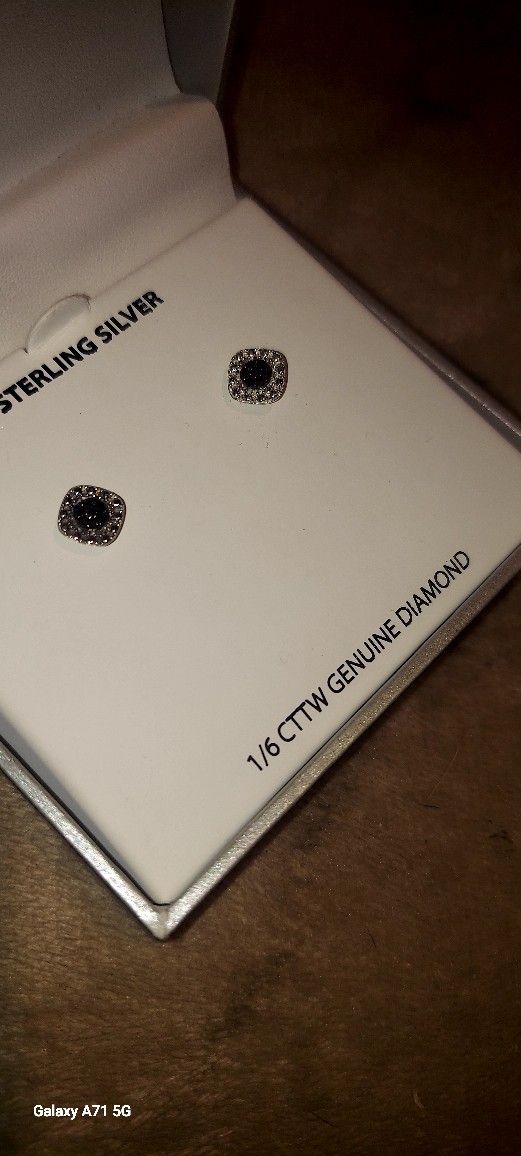 1/6 CTTW Genuine Diamond Earings