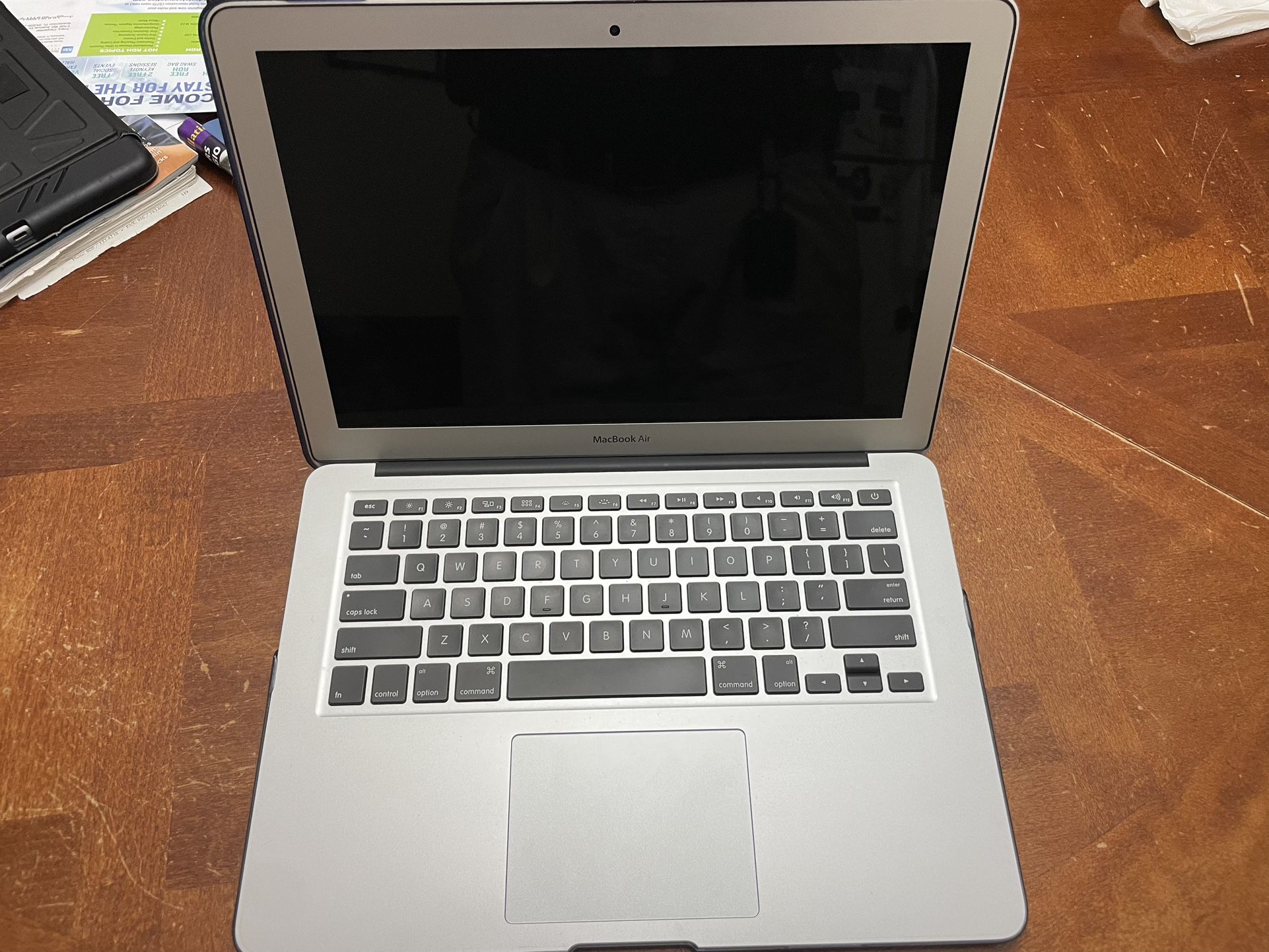 13” (#1) Early 2015 Apple MacBook Air "Core i5" 1.6,  250 GB HD, 4 GB RAM, P. Adapter 