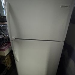 Fridgaire Refrigerator 