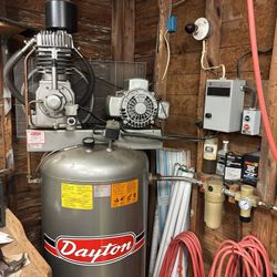 INDUSTRIAL AIR COMPRESSOR