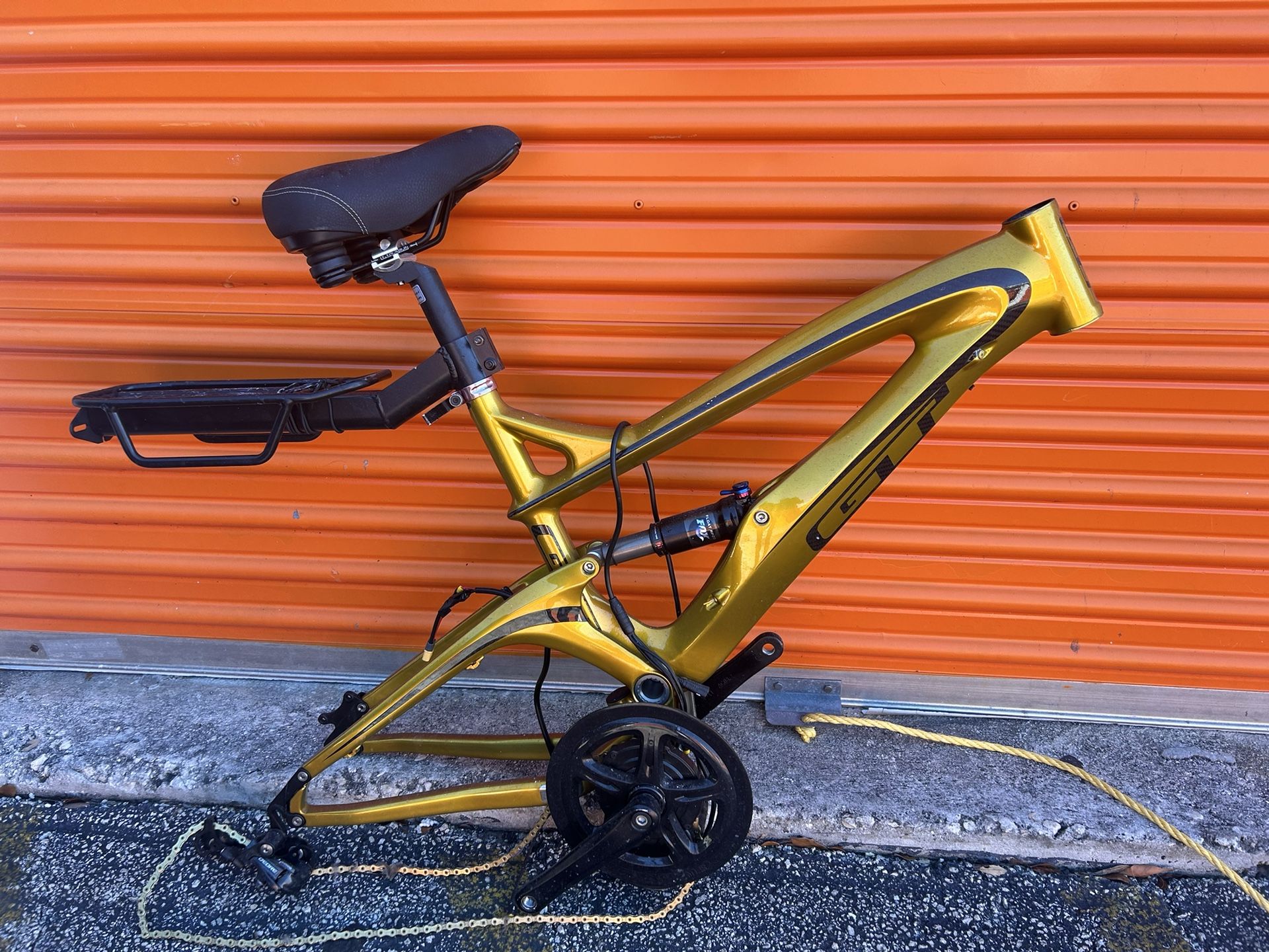 Gold  GT Carbon Fiber Bicycle Frame With Mid-drive Motor And Seat
