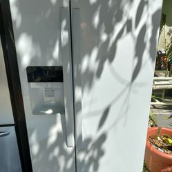 Whirlpool21 Cu Ft Frost Free Water And Ice