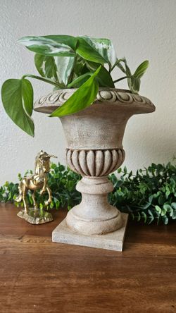 Heavy resin urn planter