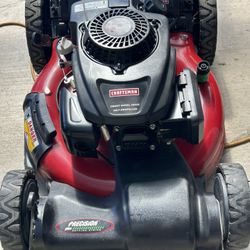 Craftsman Self Propelled Lawnmower Like New.  Gas Powered Lawn Mower.